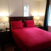 Pender Weekender bed and breakfast queen bedroom - Accommodation on Pender Island